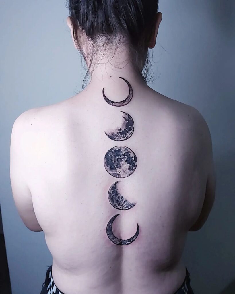 Wervelkolom maan en sterren tattoos