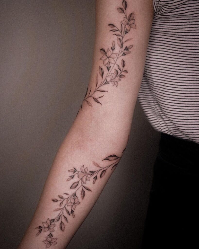 1. Een jasmijn tattoo over de hele arm