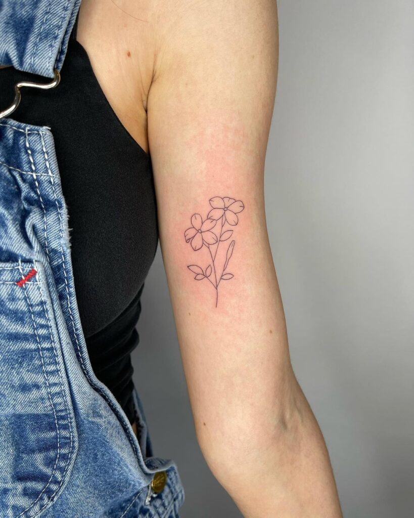 18. Een sierlijke en delicate jasmijn tattoo 