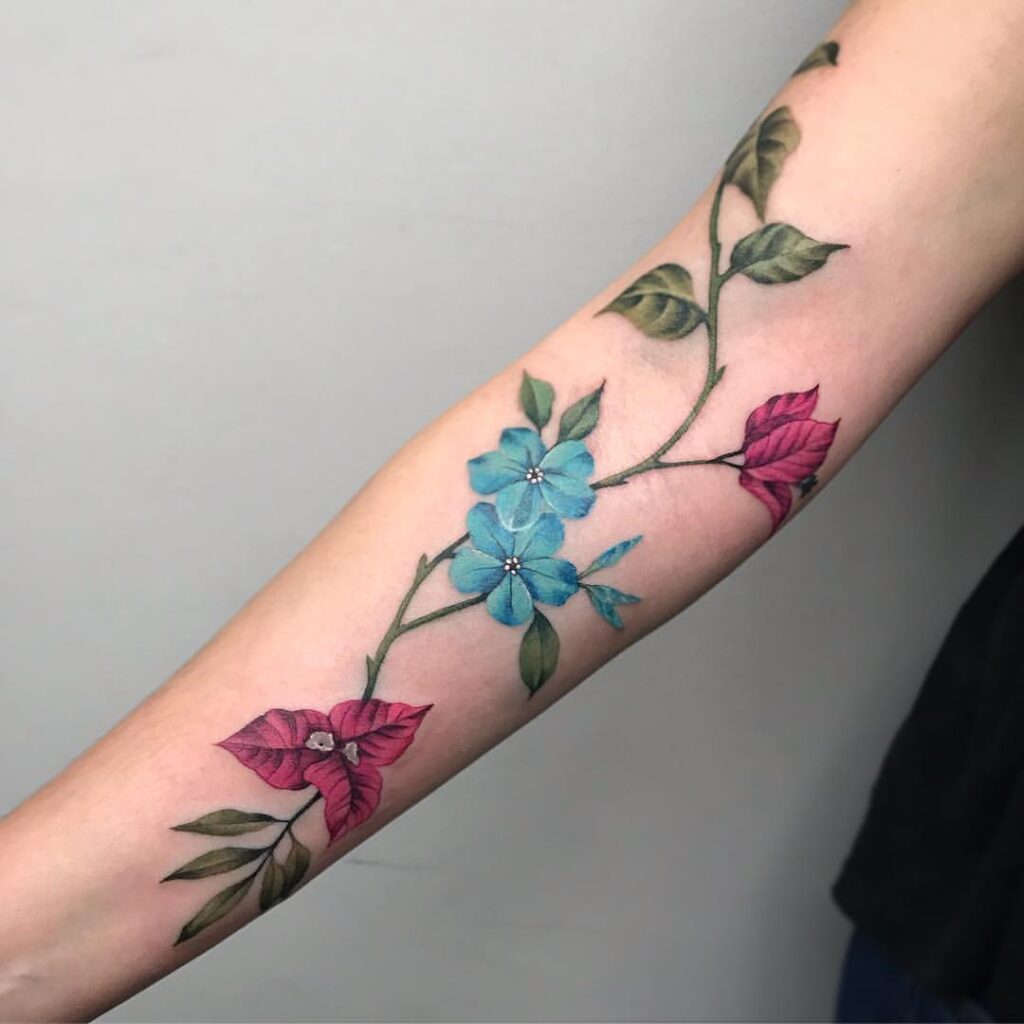 19. Een blauwe jasmijn tattoo 