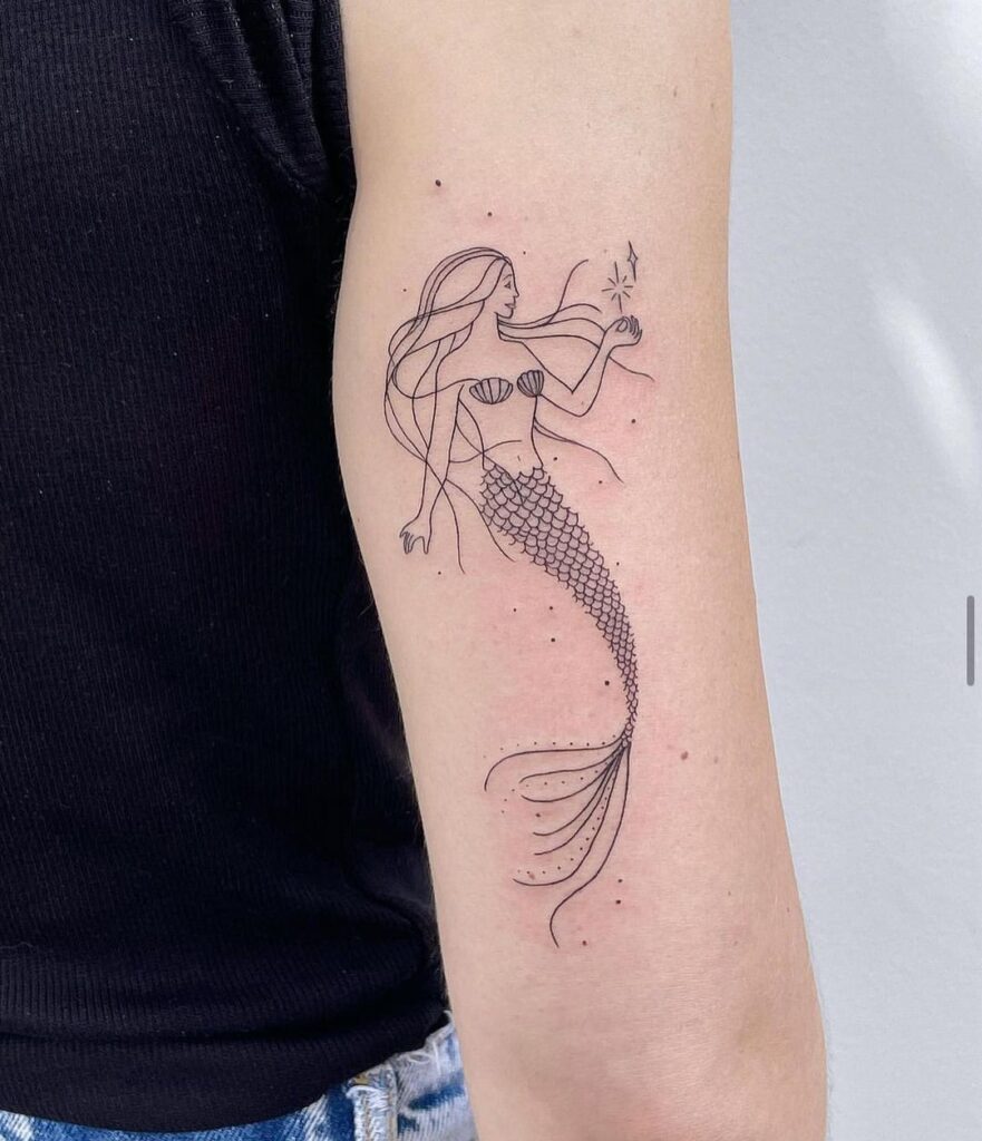12. Een delicate en sierlijke zeemeermin tattoo 