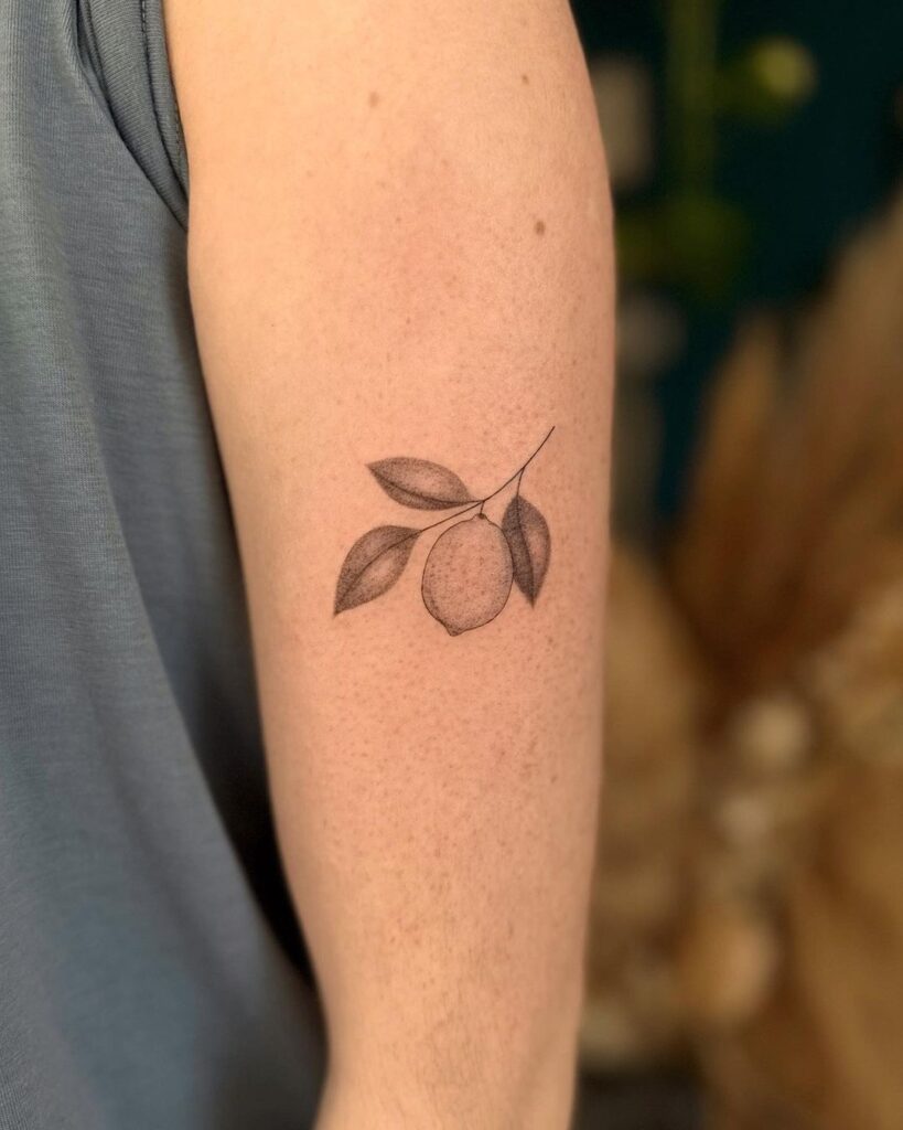 14. Een zachte en subtiele Lemon Tattoo