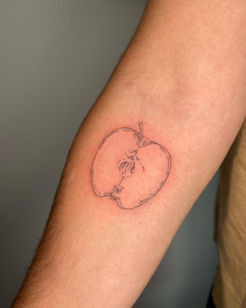15. Een appel tattoo 