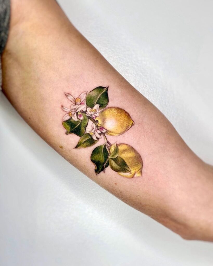 2. Een kleurrijke lemon tattoo 