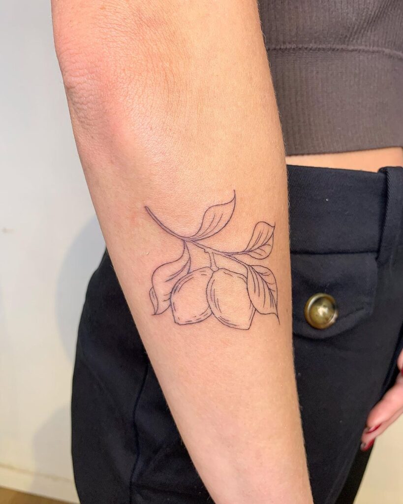 21. Een lemon tattoo op de onderarm 