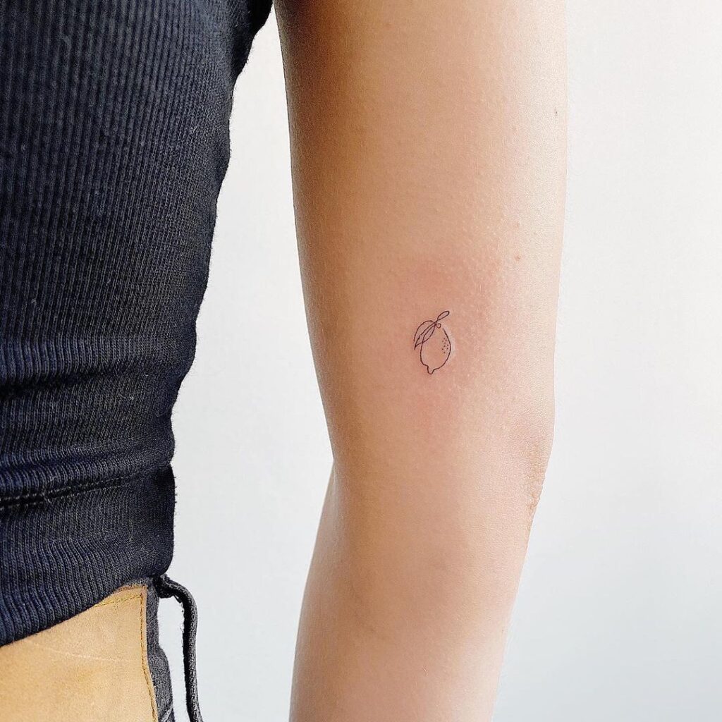 22. Een abstracte lemon tattoo 