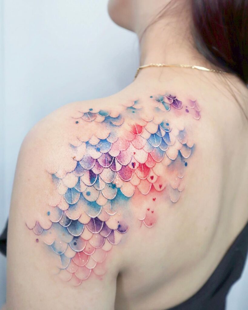 23. Een tattoo van schubben van een zeemeermin op de schouder 