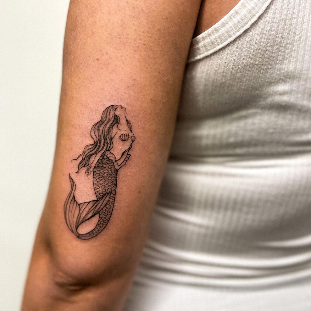 3. Een kleine en eenvoudige zeemeermin tattoo