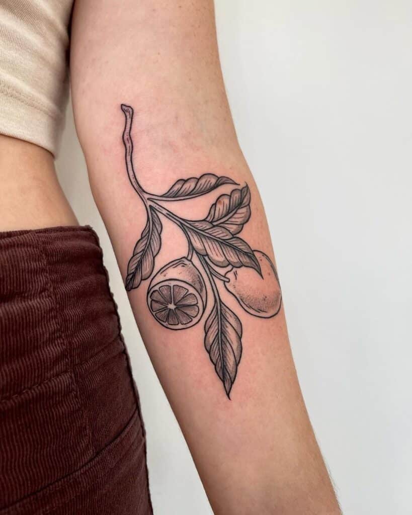 6. Lemon Tattoo met fijne lijntjes 